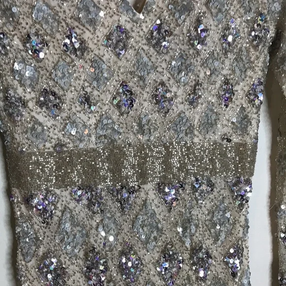MacDuggal Lattice Sequin Long-Sleeve Gown nude sparkles size 4 - Picture 6 of 14